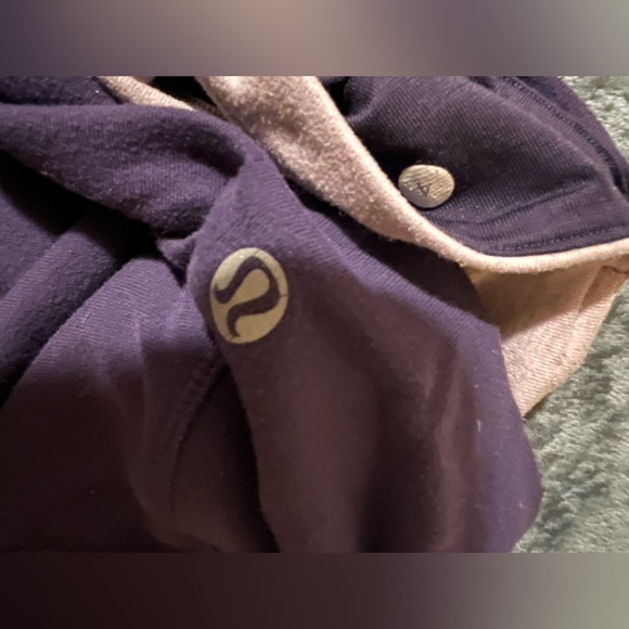 Lululemon crop leggings purple floral size 4 - Picture 3 of 4